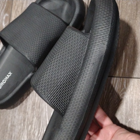 Bronax black slides. NWOT. Size 9.5 - Picture 4 of 10